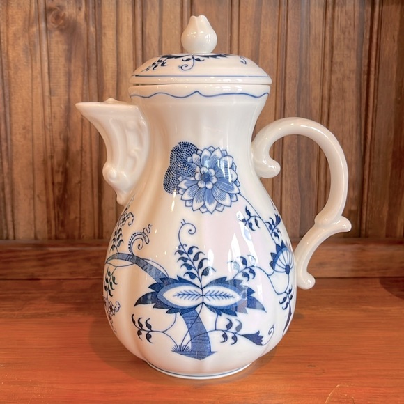 Blue Danube Other - Vintage pre-owned Blue Danube decorative coffee pot
